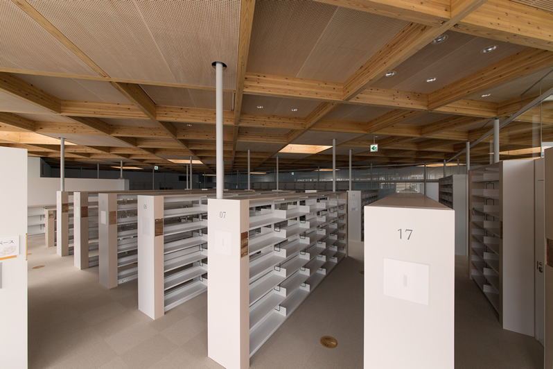 開架式書架(図書室)