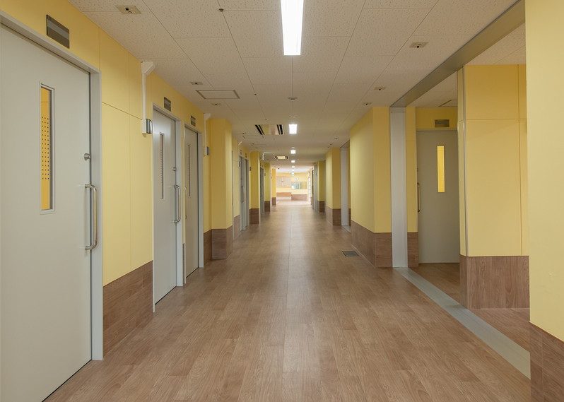 重度棟 1 寮内部 廊下